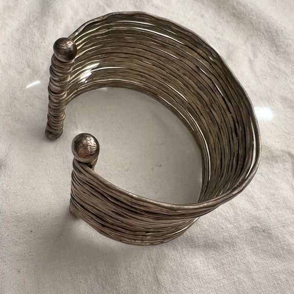 Vintage hammered band cuff bracelet - Picture 12 of 12